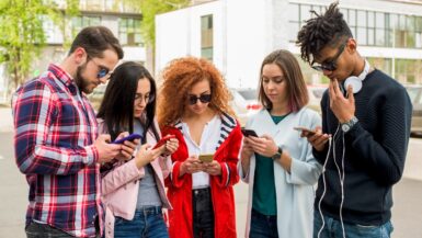 Les réseaux sociaux reprogramment votre cerveau Découvrez le popcorn brain