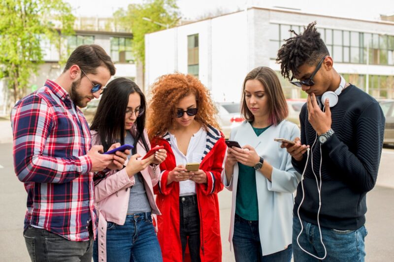 Les réseaux sociaux reprogramment votre cerveau Découvrez le popcorn brain